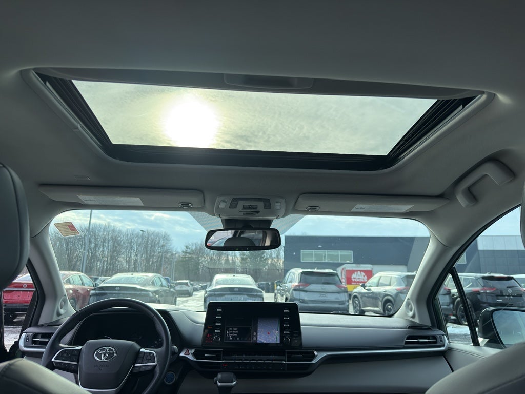 2021 Toyota Sienna XLE FWD 8-Passenger (Natl)