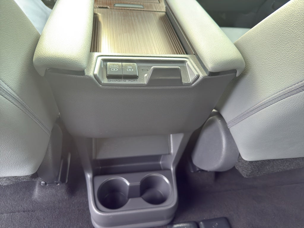 2021 Toyota Sienna XLE FWD 8-Passenger (Natl)