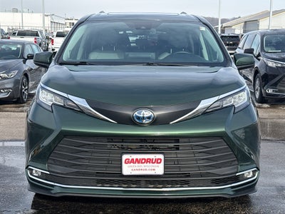 2021 Toyota Sienna XLE FWD 8-Passenger (Natl)