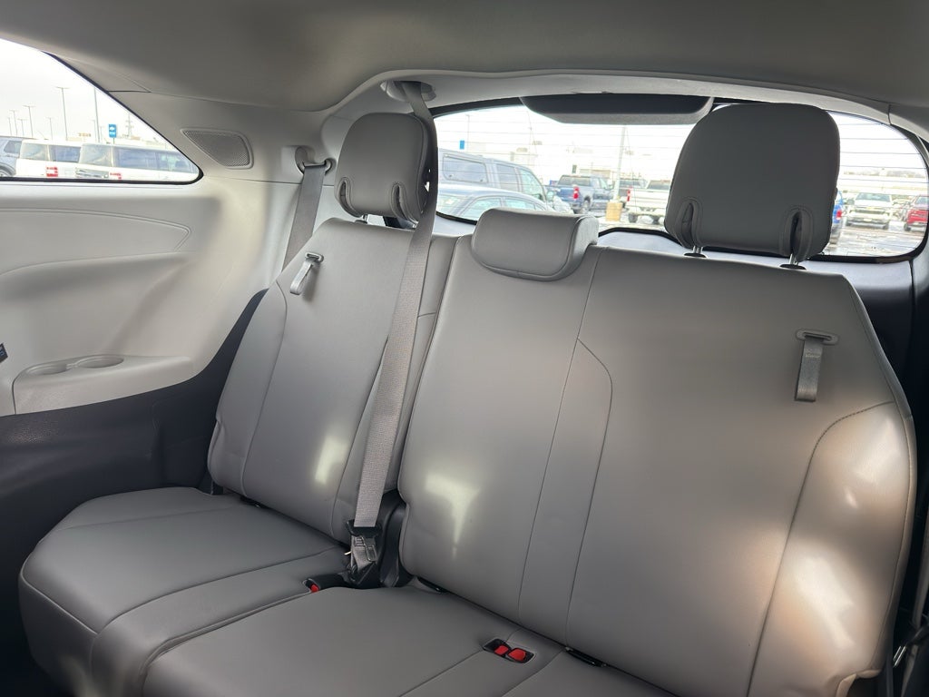 2021 Toyota Sienna XLE FWD 8-Passenger (Natl)
