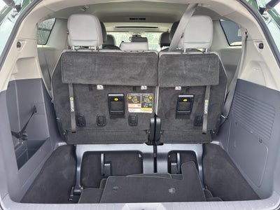 2021 Toyota Sienna XLE FWD 8-Passenger (Natl)