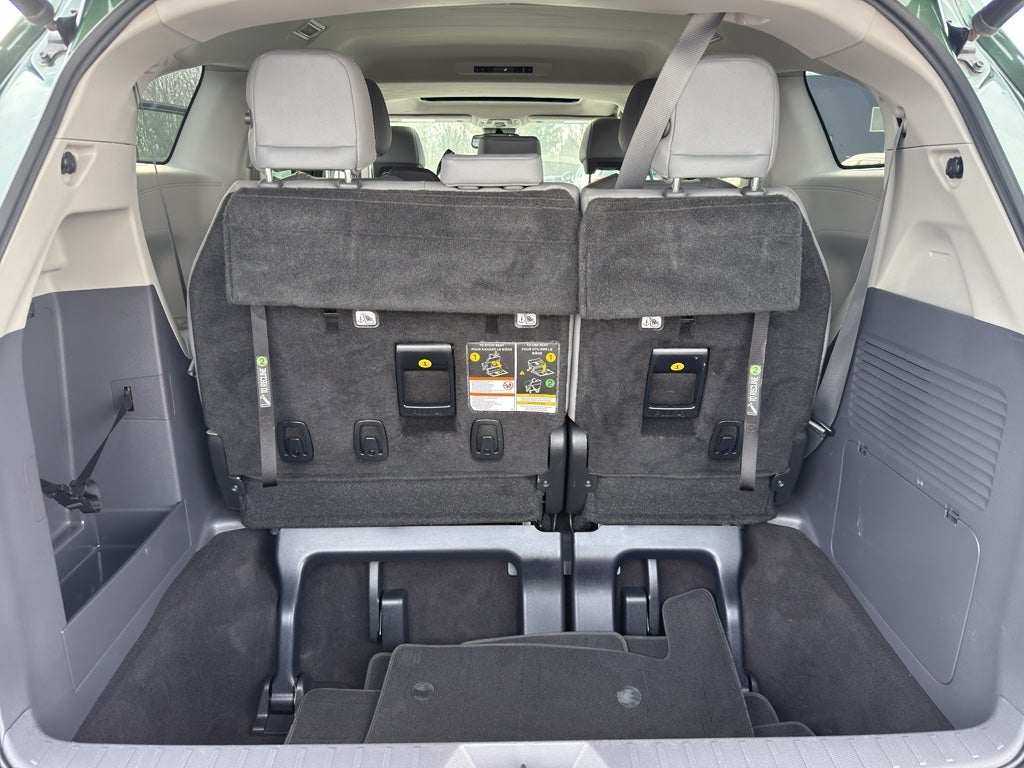 2021 Toyota Sienna XLE FWD 8-Passenger (Natl)