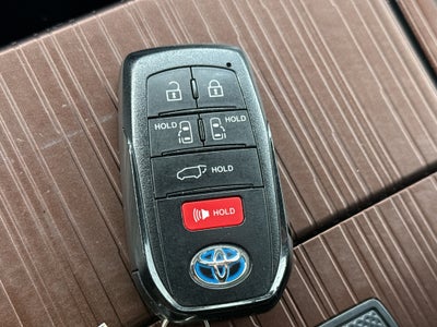 2021 Toyota Sienna XLE FWD 8-Passenger (Natl)