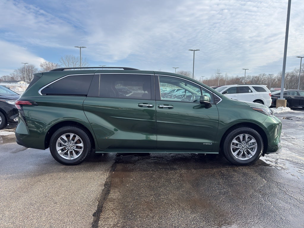 2021 Toyota Sienna XLE FWD 8-Passenger (Natl)