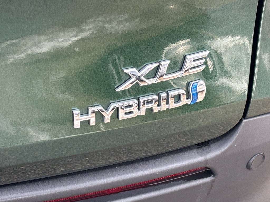 2021 Toyota Sienna XLE FWD 8-Passenger (Natl)