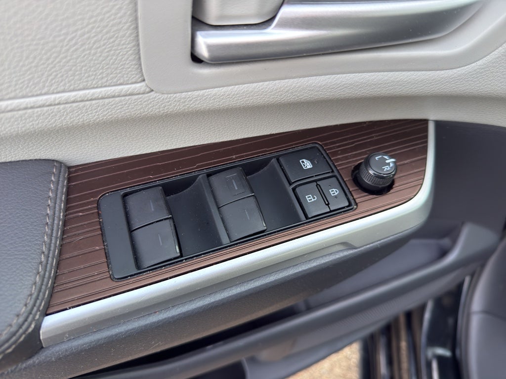 2022 Toyota Sienna XLE FWD 8-Passenger (Natl)