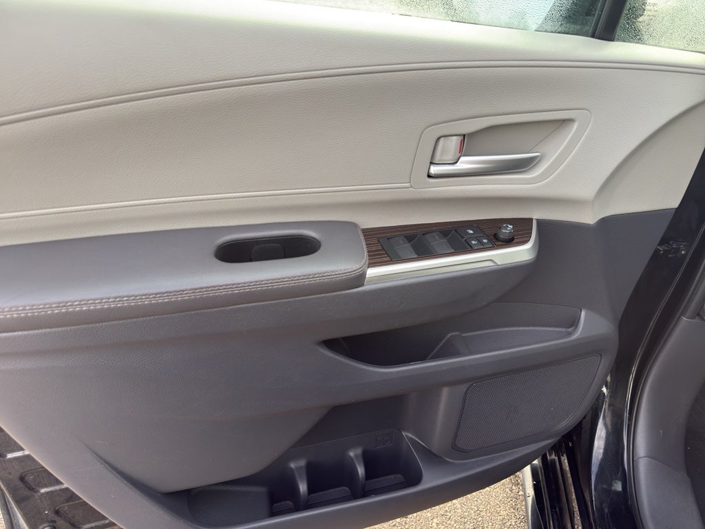 2022 Toyota Sienna XLE FWD 8-Passenger (Natl)