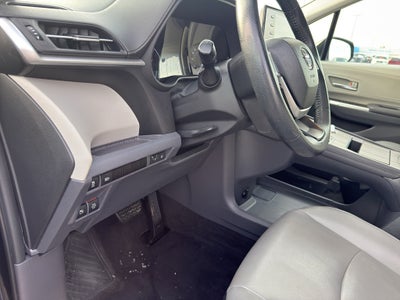 2022 Toyota Sienna XLE FWD 8-Passenger (Natl)