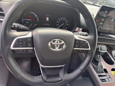 2022 Toyota Sienna XLE FWD 8-Passenger (Natl)