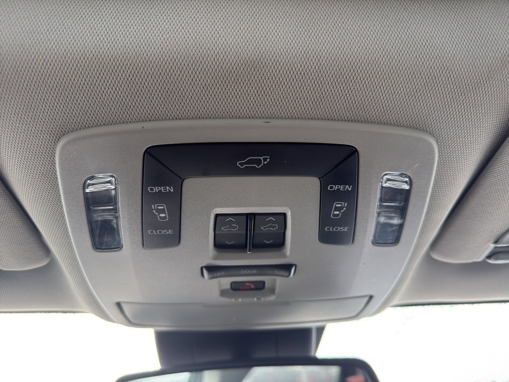 2022 Toyota Sienna XLE FWD 8-Passenger (Natl)