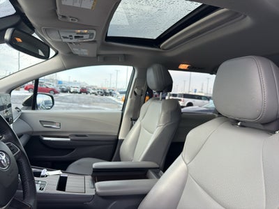 2022 Toyota Sienna XLE FWD 8-Passenger (Natl)