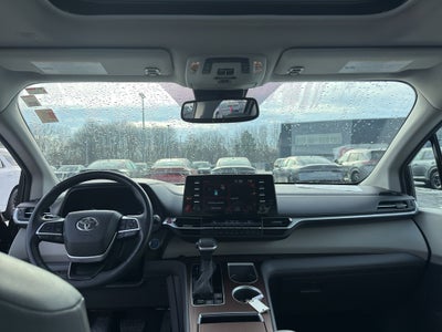 2022 Toyota Sienna XLE FWD 8-Passenger (Natl)