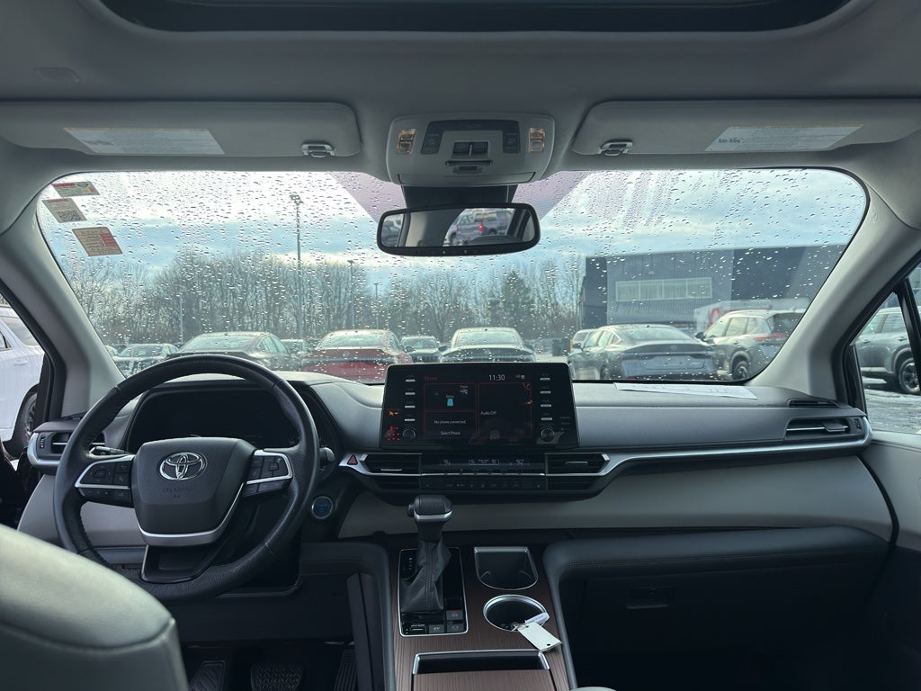 2022 Toyota Sienna XLE FWD 8-Passenger (Natl)