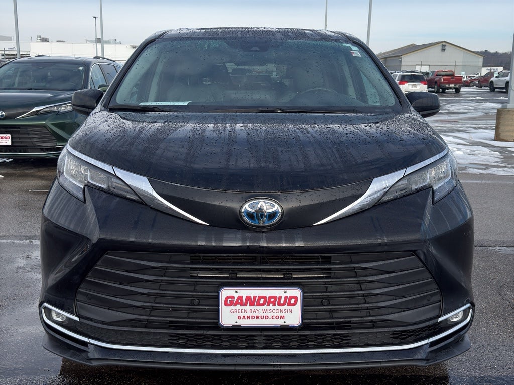 2022 Toyota Sienna XLE FWD 8-Passenger (Natl)