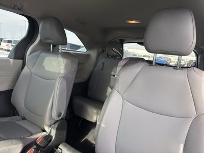 2022 Toyota Sienna XLE FWD 8-Passenger (Natl)