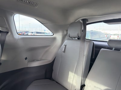 2022 Toyota Sienna XLE FWD 8-Passenger (Natl)