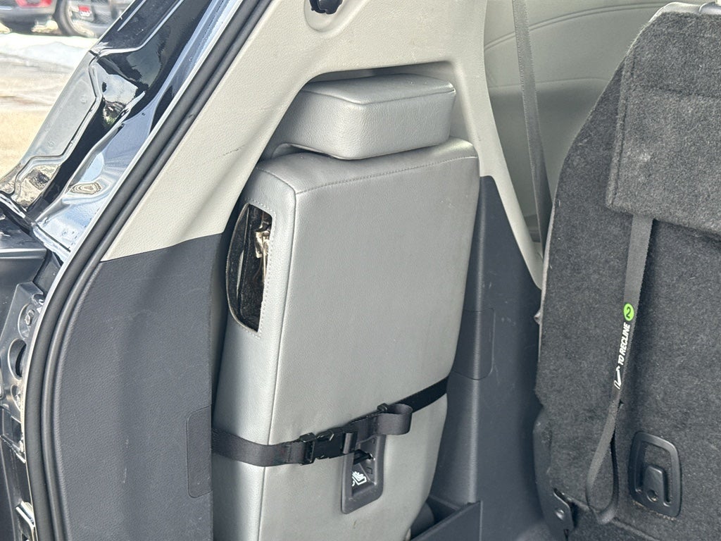 2022 Toyota Sienna XLE FWD 8-Passenger (Natl)