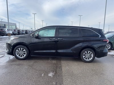 2022 Toyota Sienna XLE FWD 8-Passenger (Natl)