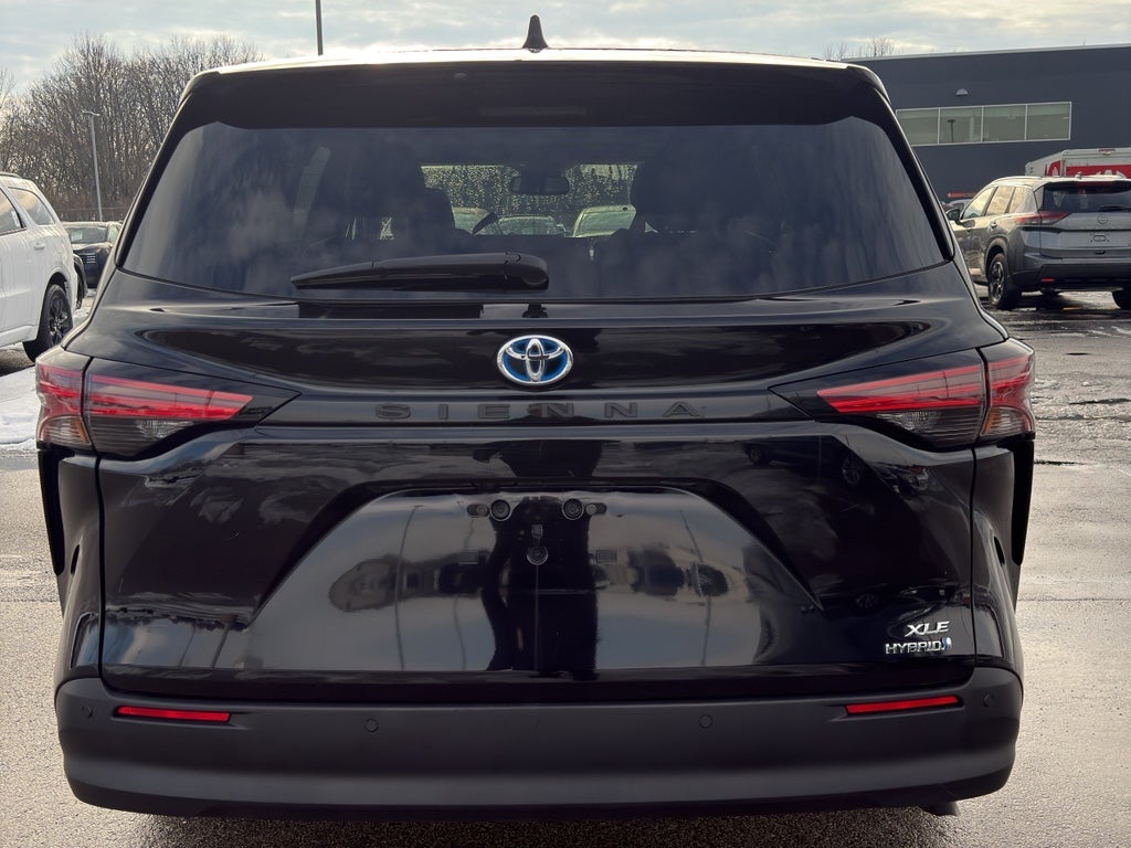 2022 Toyota Sienna XLE FWD 8-Passenger (Natl)