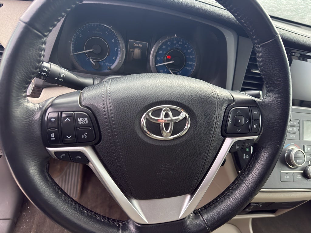 2018 Toyota Sienna XLE FWD 8-Passenger (Natl)