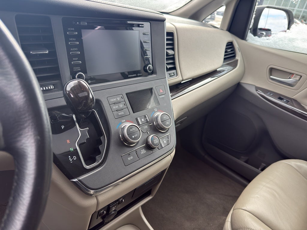 2018 Toyota Sienna XLE FWD 8-Passenger (Natl)