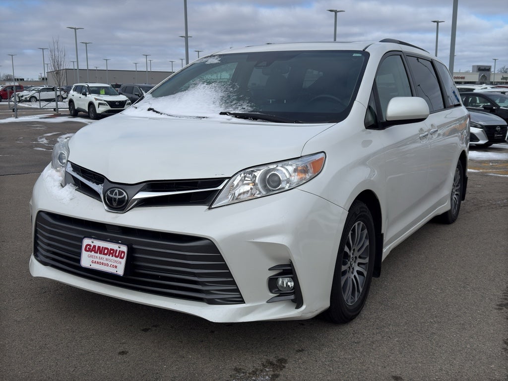 2018 Toyota Sienna XLE FWD 8-Passenger (Natl)