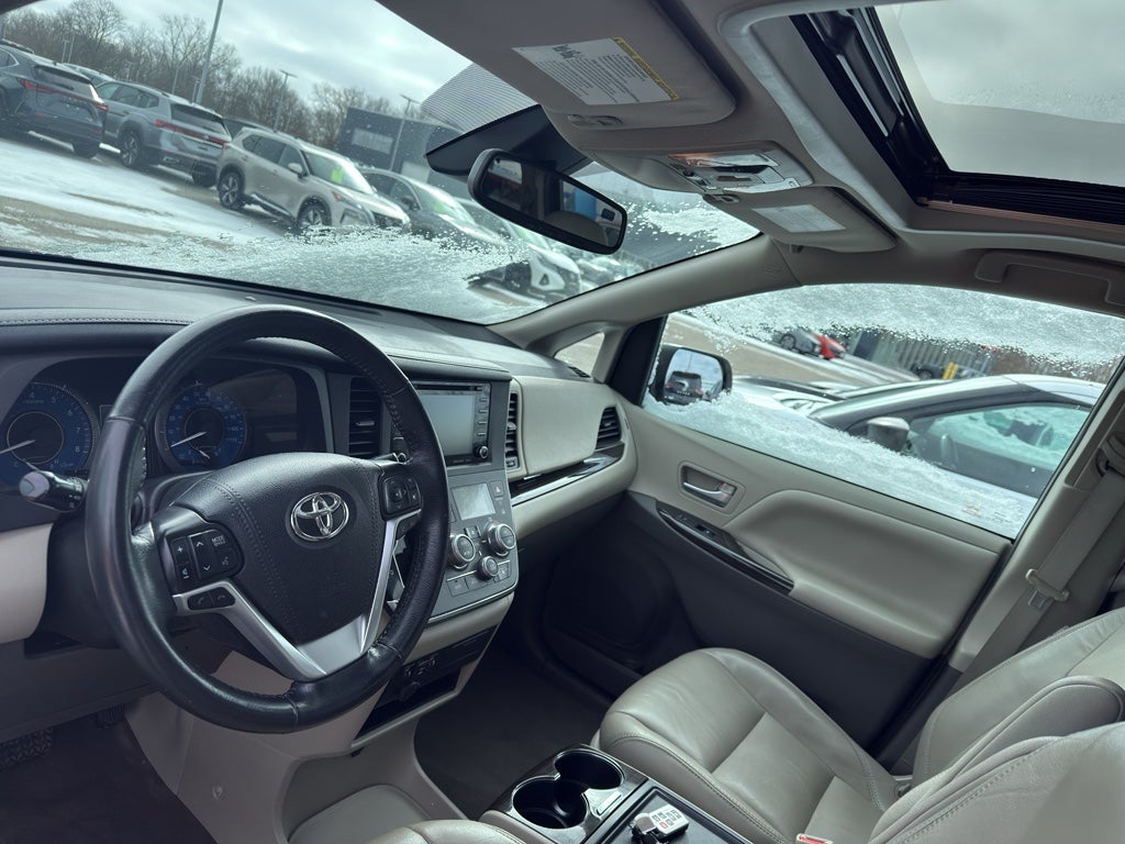 2018 Toyota Sienna XLE FWD 8-Passenger (Natl)