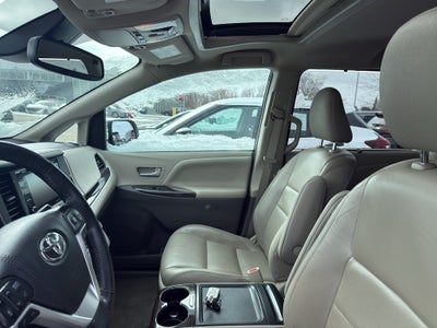 2018 Toyota Sienna XLE FWD 8-Passenger (Natl)