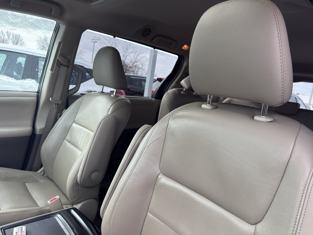 2018 Toyota Sienna XLE FWD 8-Passenger (Natl)