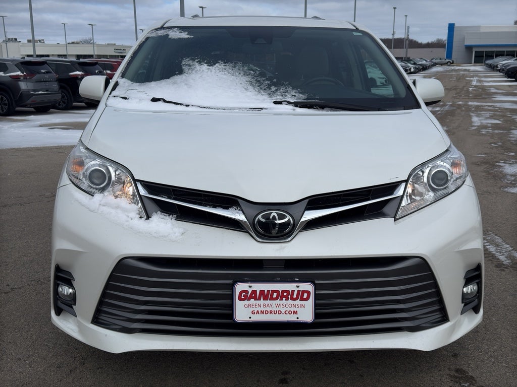 2018 Toyota Sienna XLE FWD 8-Passenger (Natl)