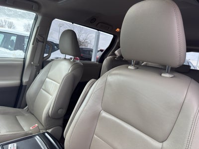 2018 Toyota Sienna XLE FWD 8-Passenger (Natl)
