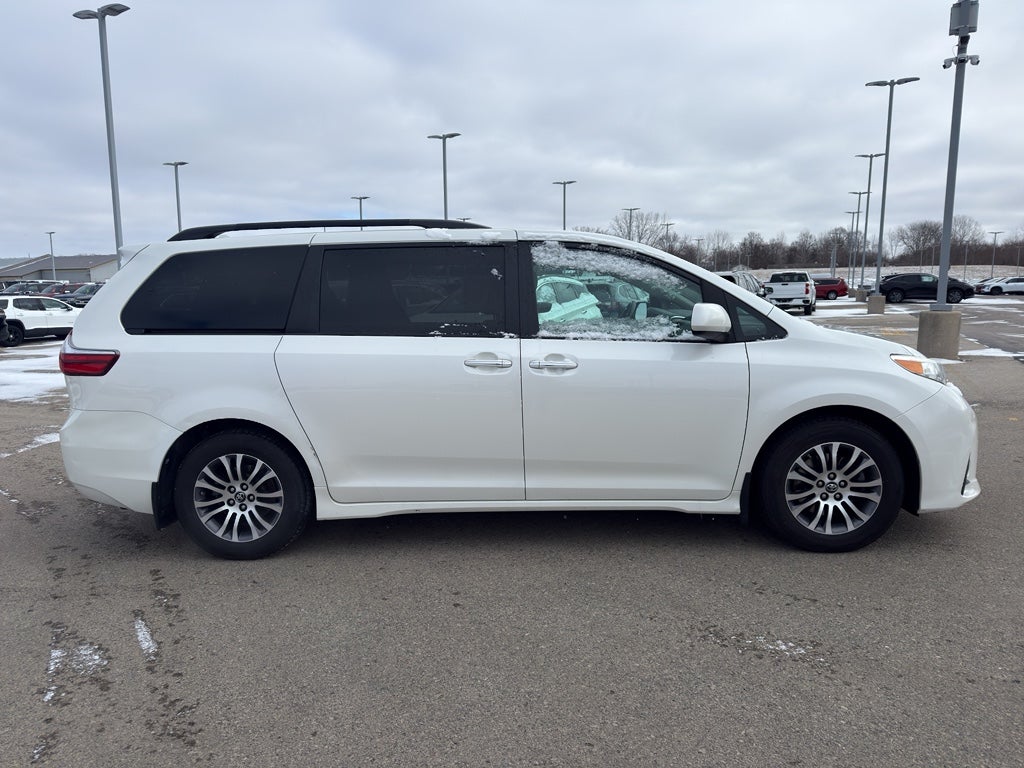2018 Toyota Sienna XLE FWD 8-Passenger (Natl)