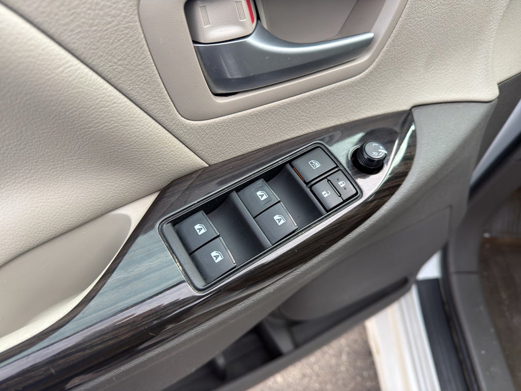 2018 Toyota Sienna XLE FWD 8-Passenger (Natl)