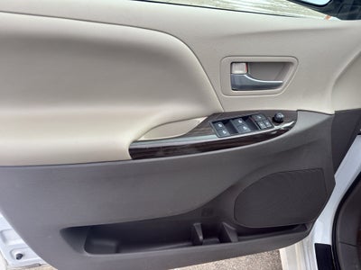 2018 Toyota Sienna XLE FWD 8-Passenger (Natl)