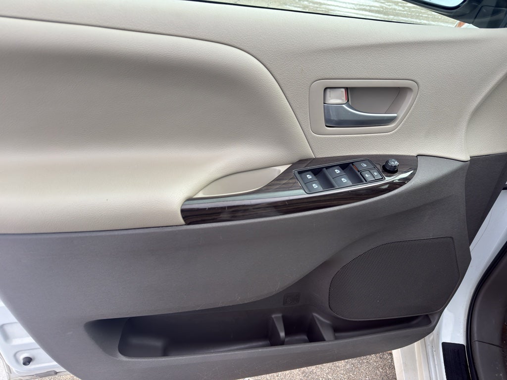 2018 Toyota Sienna XLE FWD 8-Passenger (Natl)