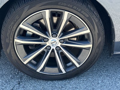 2022 Volvo S60 B5 FWD Momentum