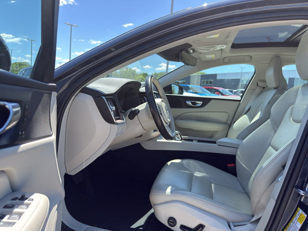 2022 Volvo S60 B5 FWD Momentum