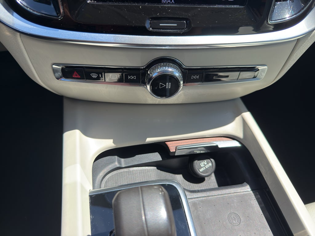 2022 Volvo S60 B5 FWD Momentum