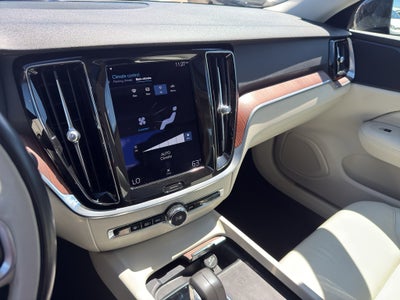 2022 Volvo S60 B5 FWD Momentum