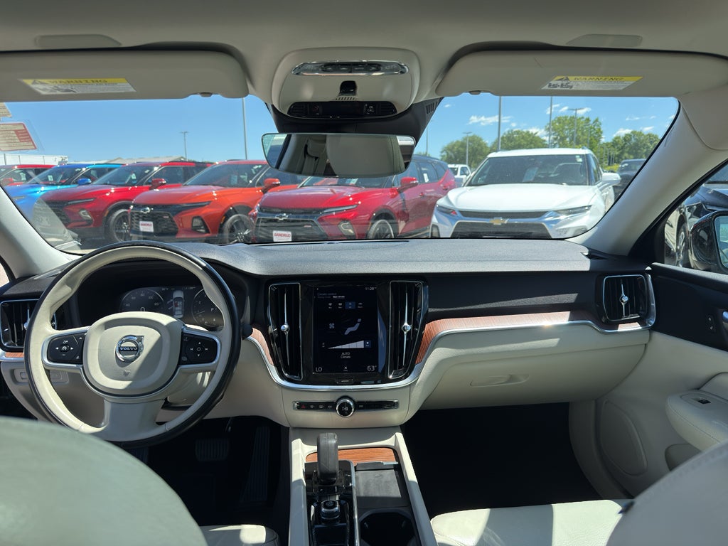 2022 Volvo S60 B5 FWD Momentum