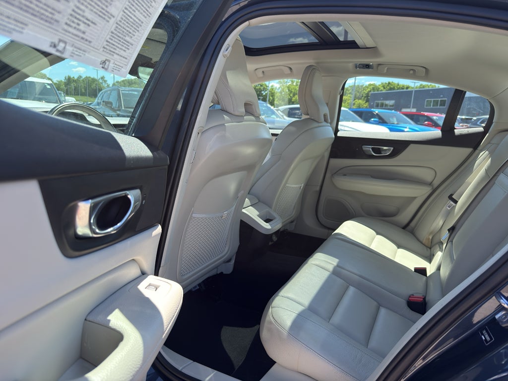 2022 Volvo S60 B5 FWD Momentum