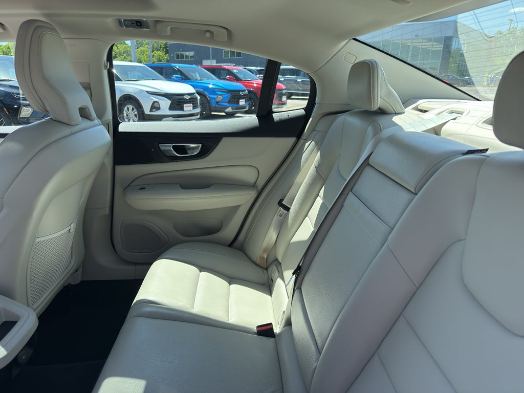 2022 Volvo S60 B5 FWD Momentum