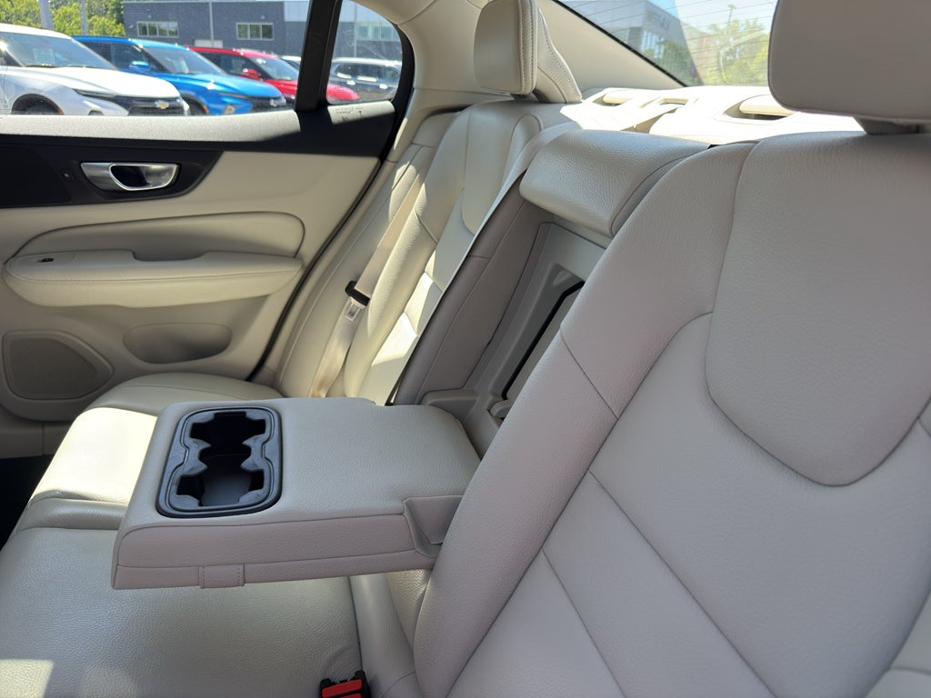 2022 Volvo S60 B5 FWD Momentum