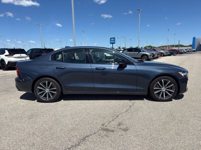 2022 Volvo S60 B5 FWD Momentum