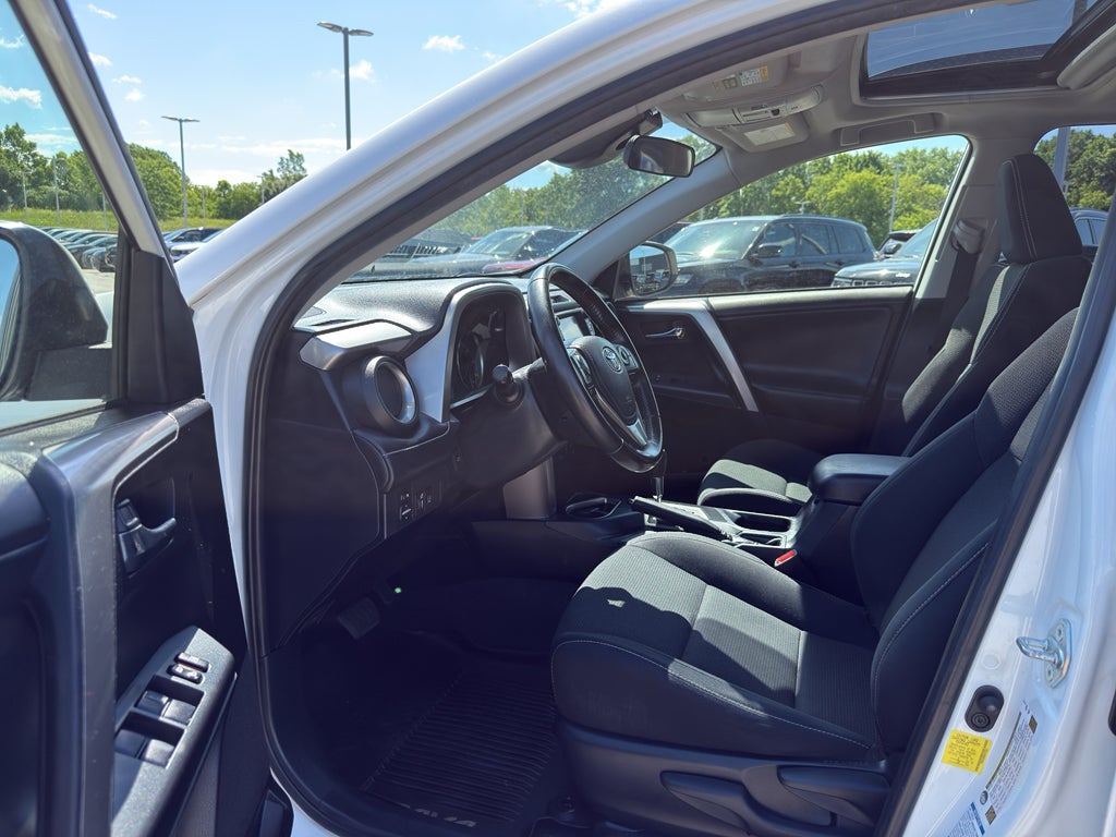 2017 Toyota RAV4 Hybrid XLE AWD (Natl)