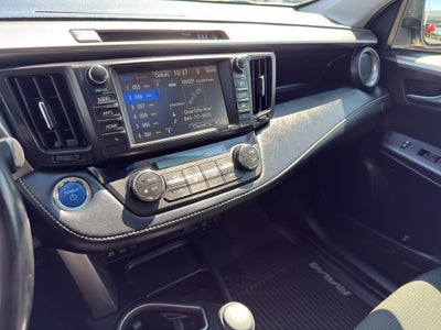 2017 Toyota RAV4 Hybrid XLE AWD (Natl)
