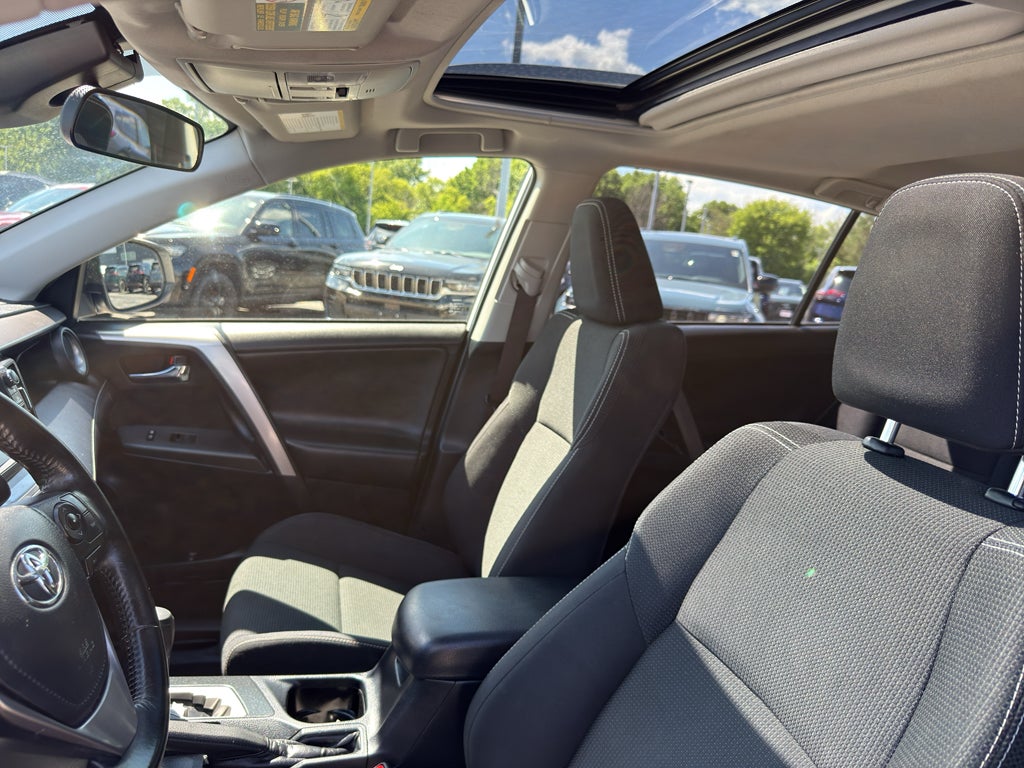 2017 Toyota RAV4 Hybrid XLE AWD (Natl)