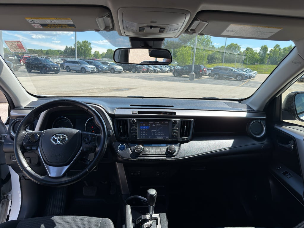 2017 Toyota RAV4 Hybrid XLE AWD (Natl)
