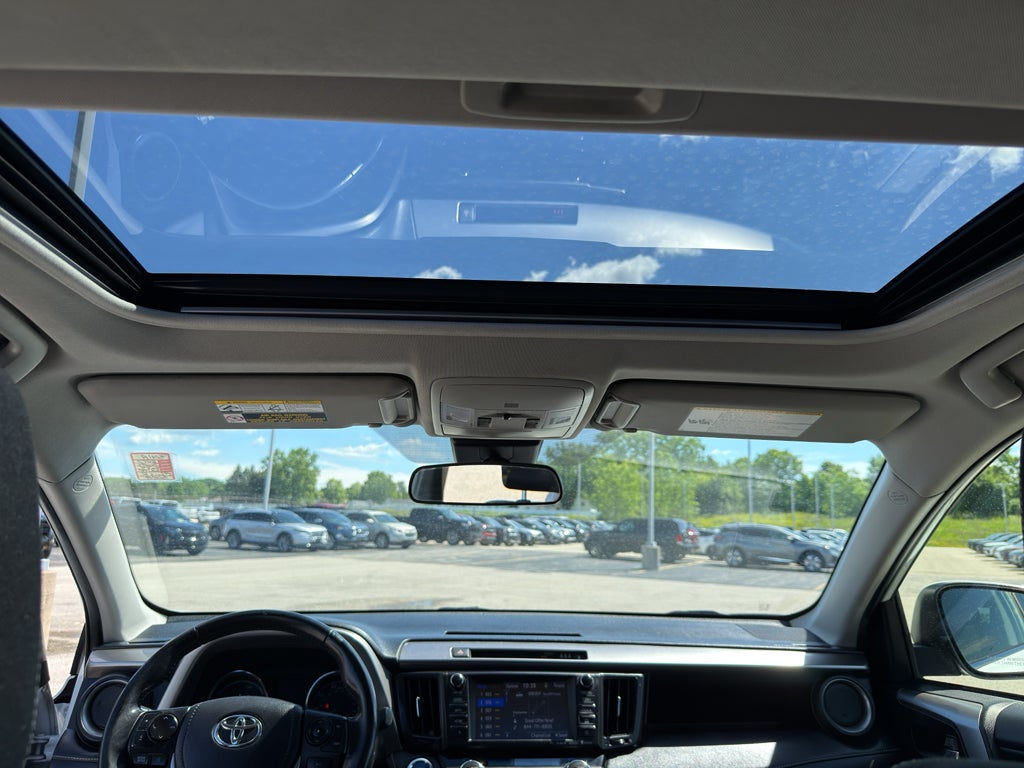 2017 Toyota RAV4 Hybrid XLE AWD (Natl)