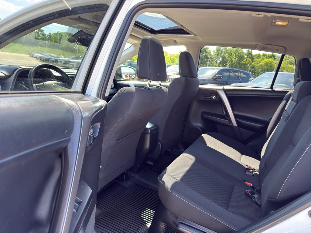 2017 Toyota RAV4 Hybrid XLE AWD (Natl)